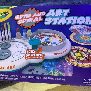 Crayola Spin Art Station with Vibrant Colors